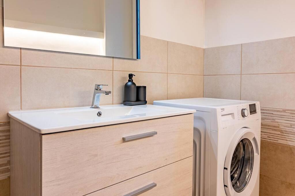 Guest Planet - Cozy Housing Porta Romana M3 Милано Екстериор снимка