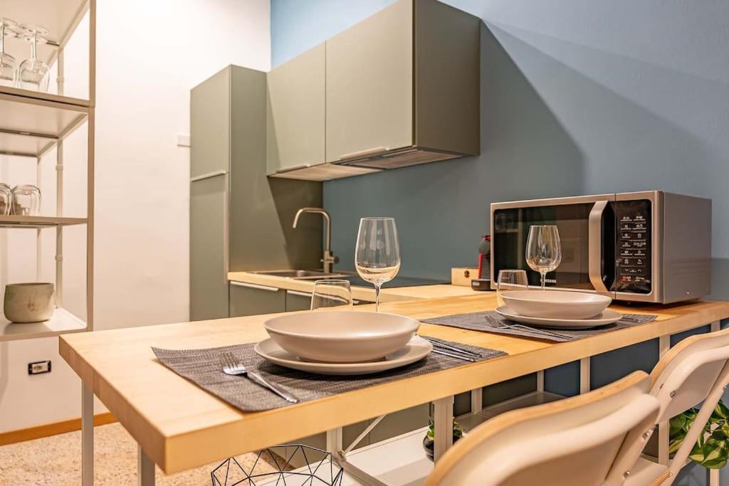 Guest Planet - Cozy Housing Porta Romana M3 Милано Екстериор снимка